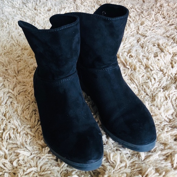 Basic Editions Ankle Boots - Picture 3 of 8